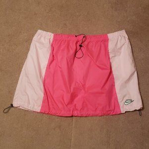 Nike Women's Icon Clash Woven Skirt